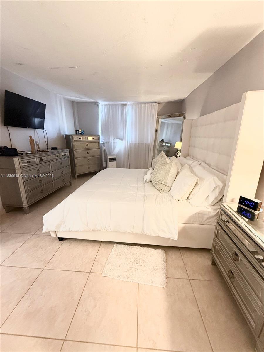 PLAZA TOWERS - Residential Lease