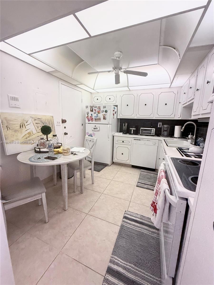 PLAZA TOWERS - Residential Lease