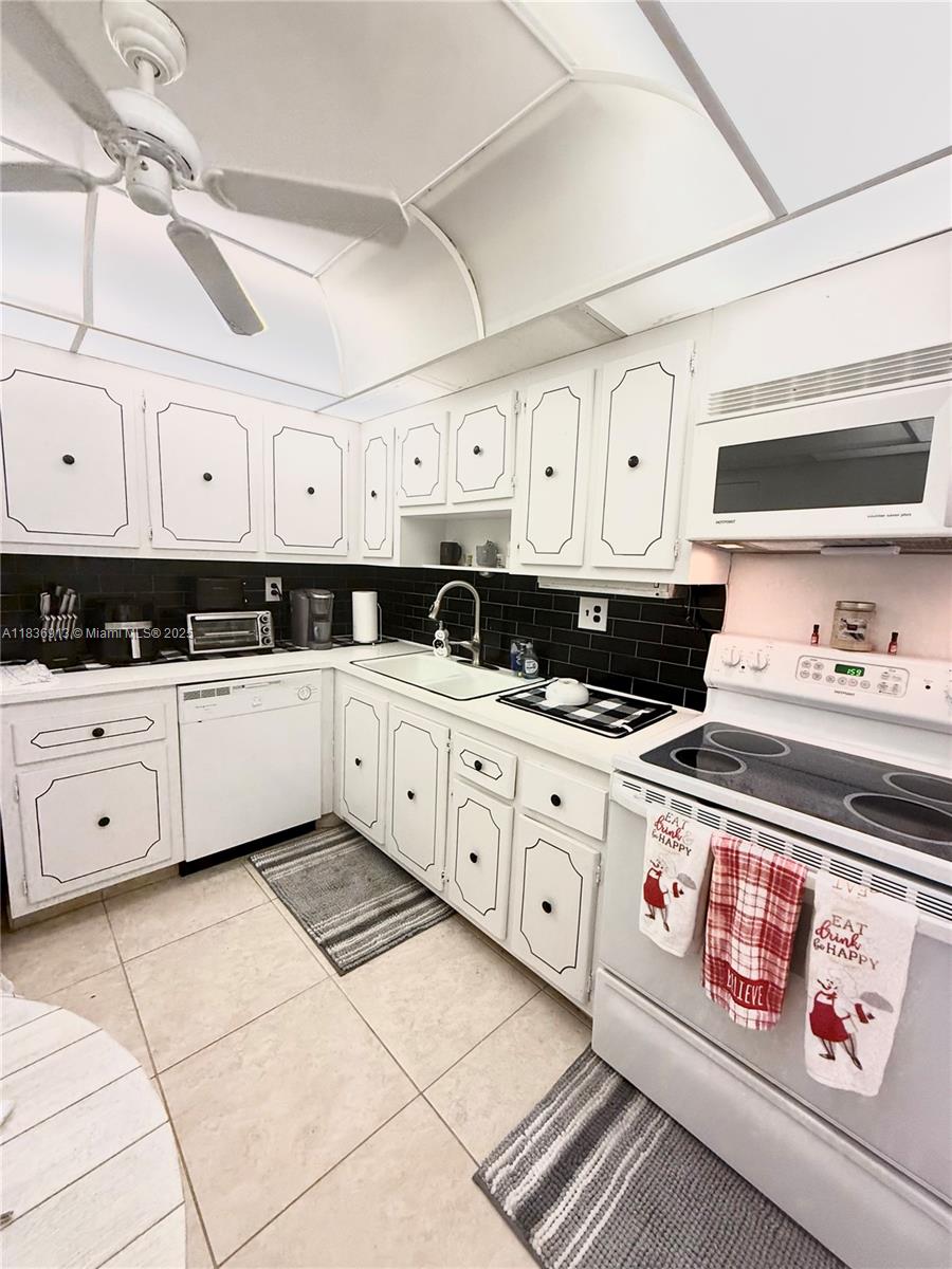 PLAZA TOWERS - Residential Lease