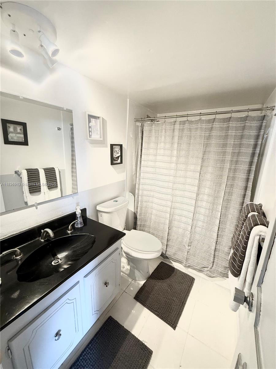 PLAZA TOWERS - Residential Lease