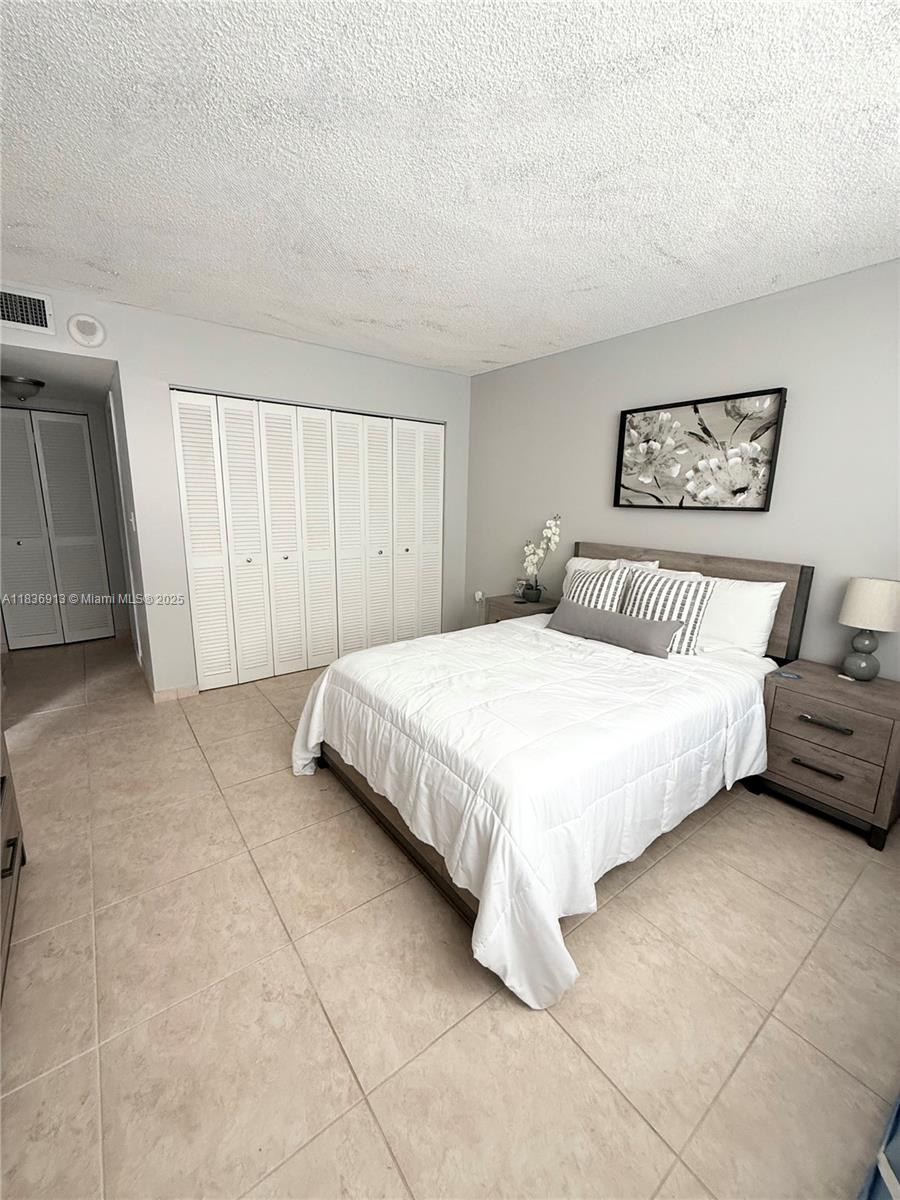 PLAZA TOWERS - Residential Lease