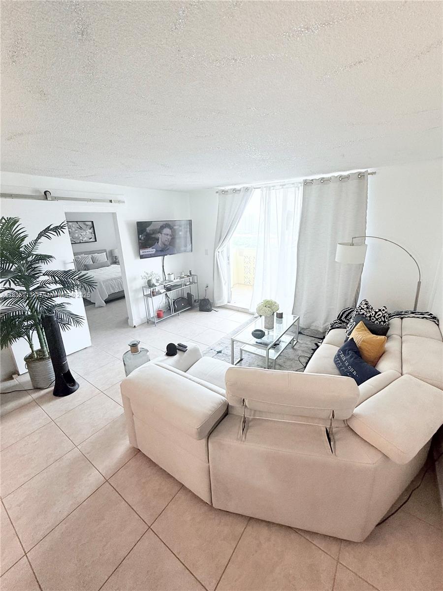 PLAZA TOWERS - Residential Lease