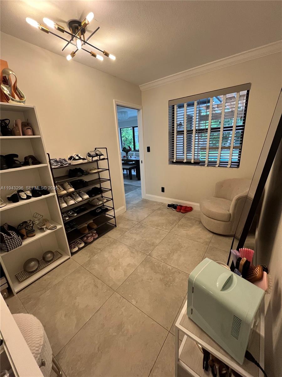 HOLLYWOOD LAKES SECTION - Residential