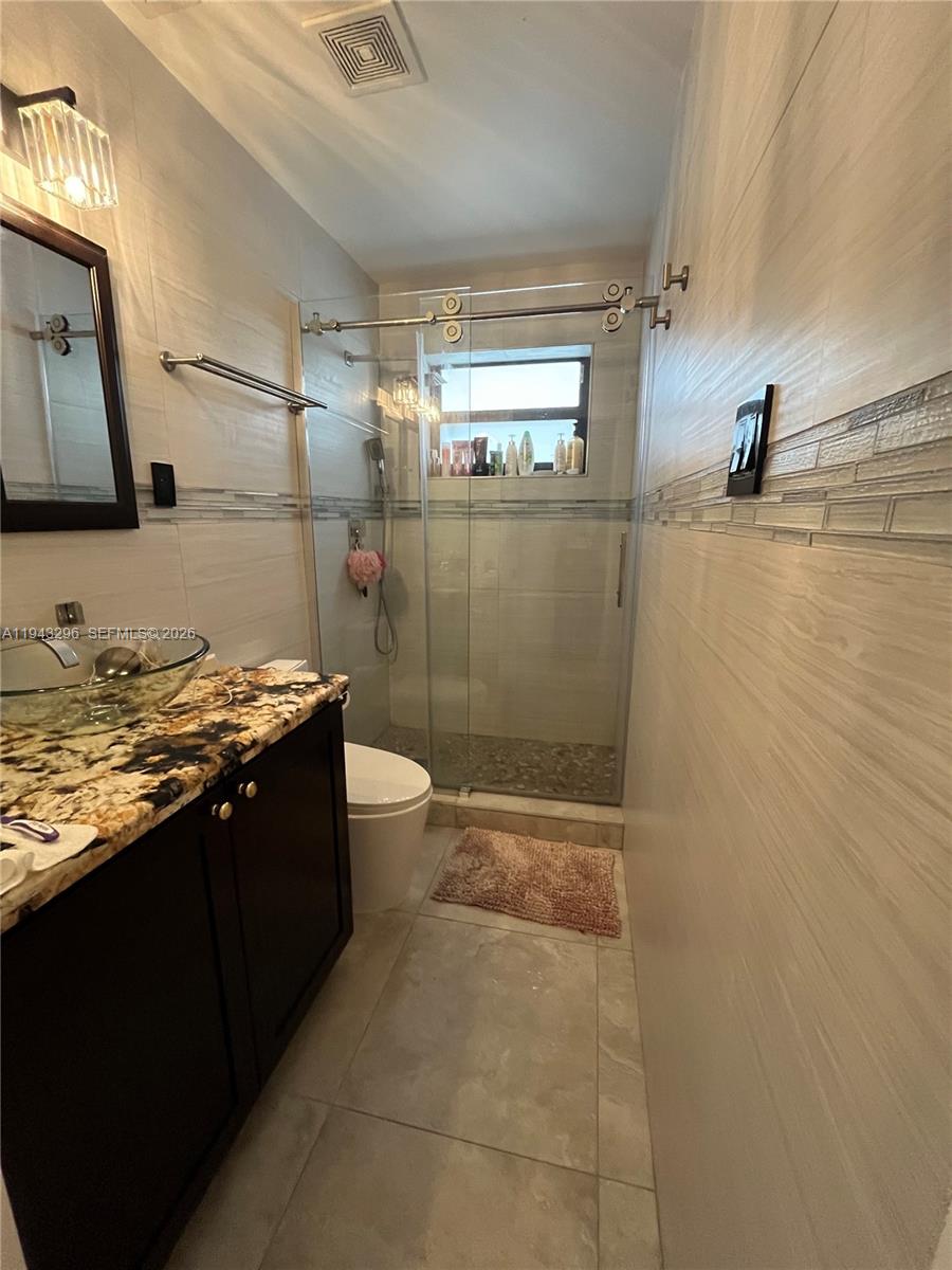 HOLLYWOOD LAKES SECTION - Residential