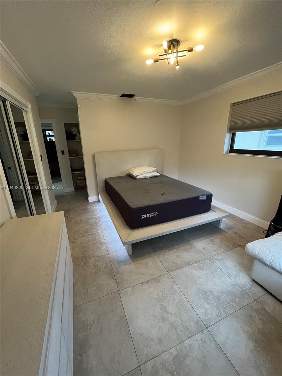 HOLLYWOOD LAKES SECTION - Residential