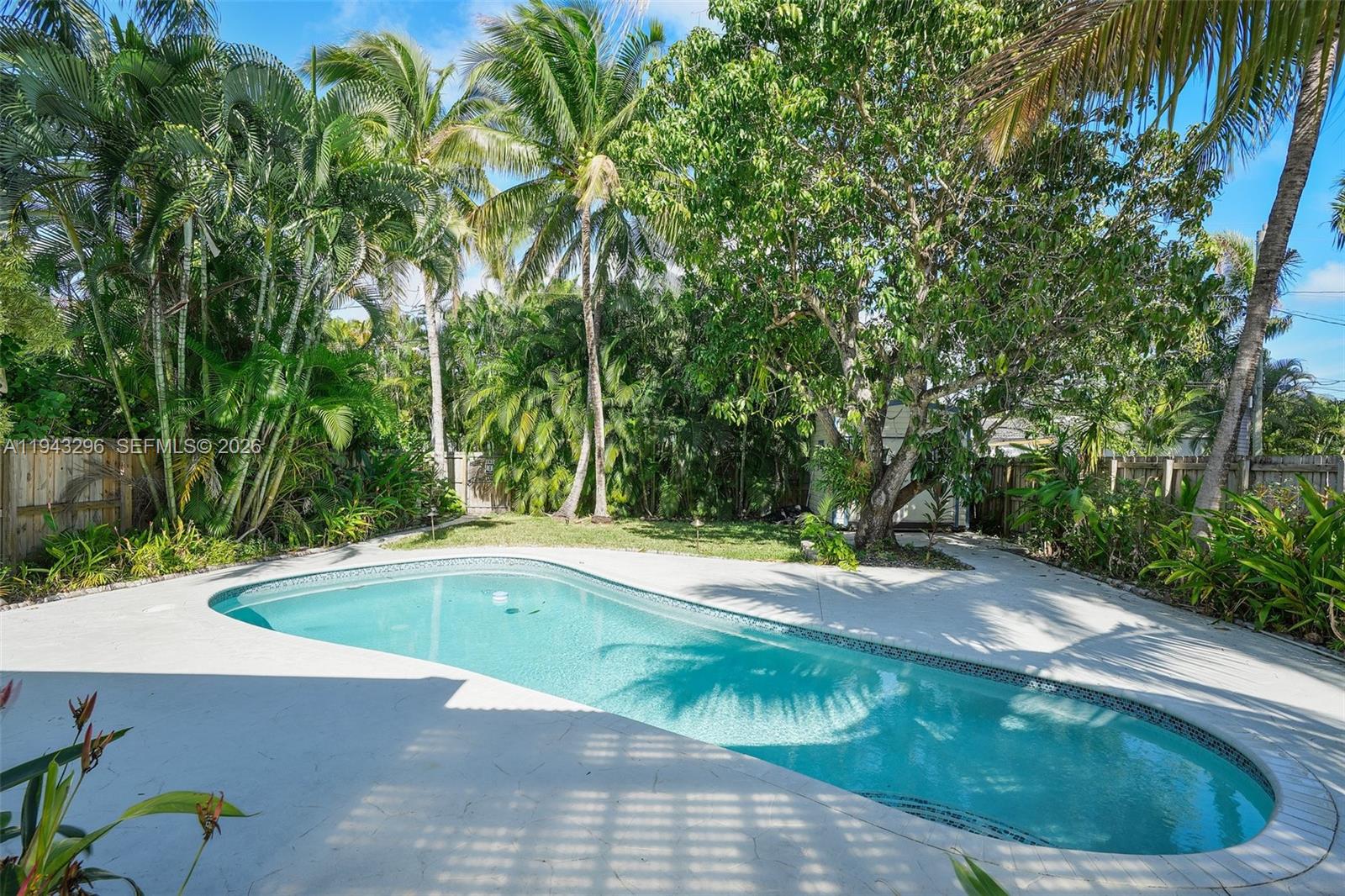 HOLLYWOOD LAKES SECTION - Residential