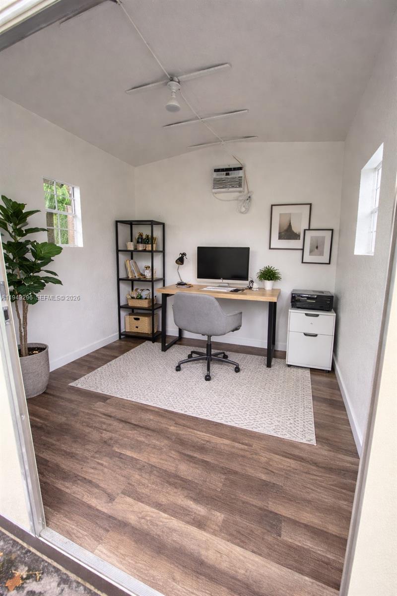 HOLLYWOOD LAKES SECTION - Residential