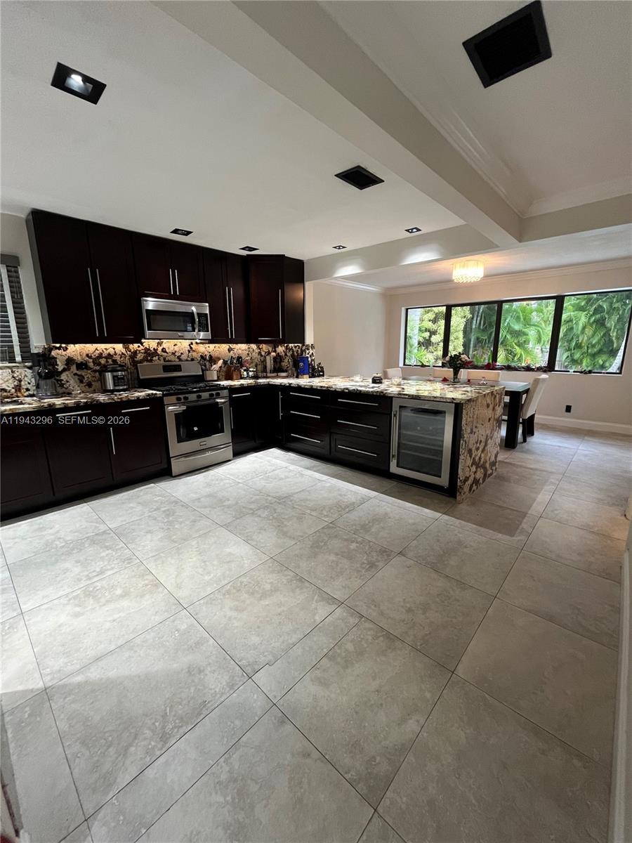 HOLLYWOOD LAKES SECTION - Residential