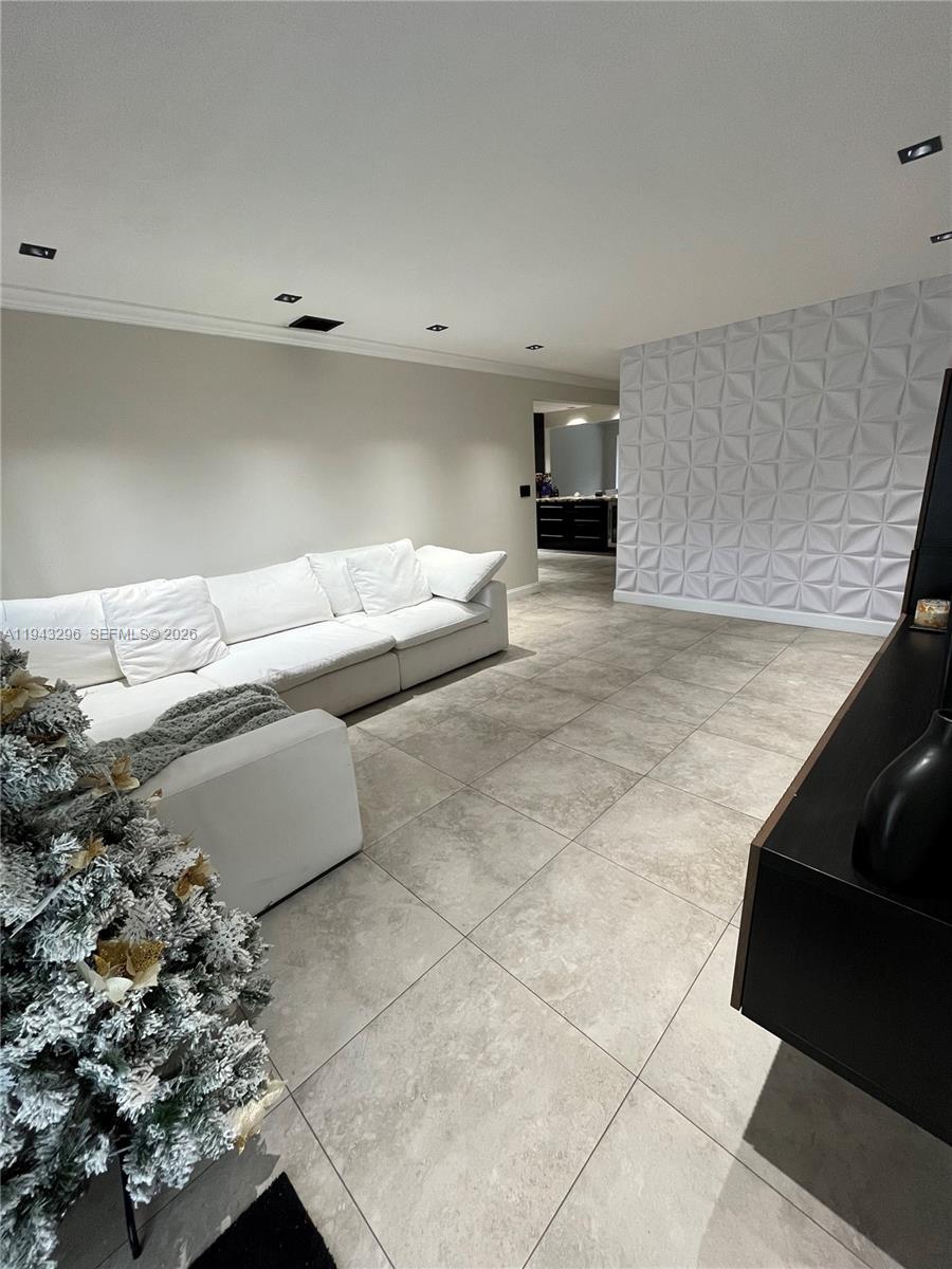 HOLLYWOOD LAKES SECTION - Residential