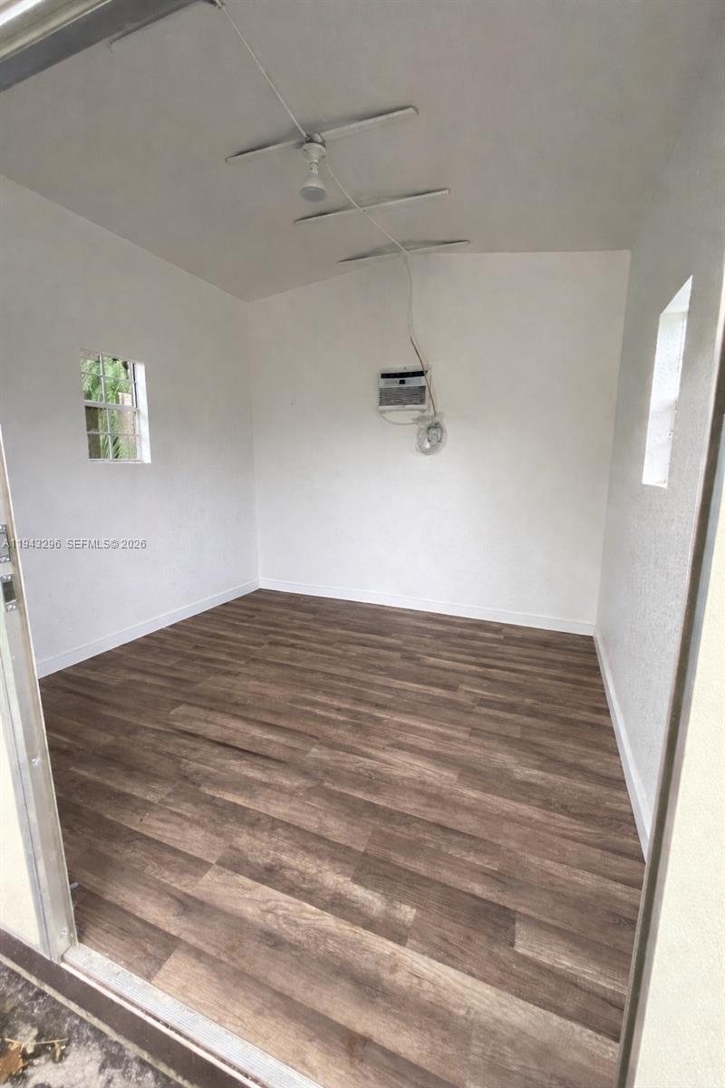 HOLLYWOOD LAKES SECTION - Residential