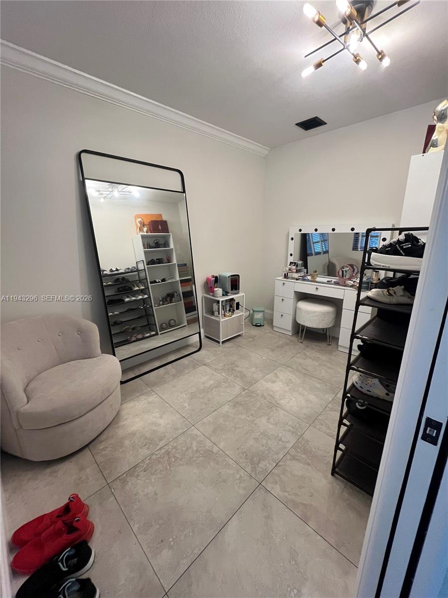 HOLLYWOOD LAKES SECTION - Residential