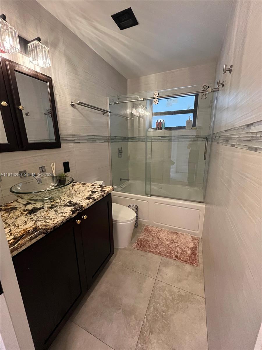 HOLLYWOOD LAKES SECTION - Residential