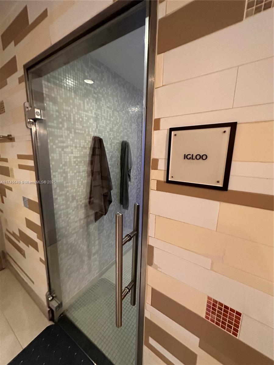 CENTRAL CARILLON BEACH CO - Residential Lease