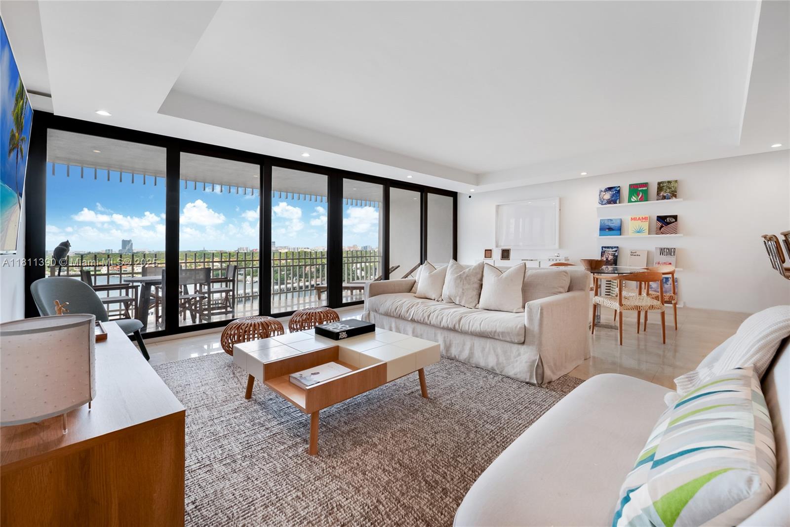 2 Grove Isle Dr B1108