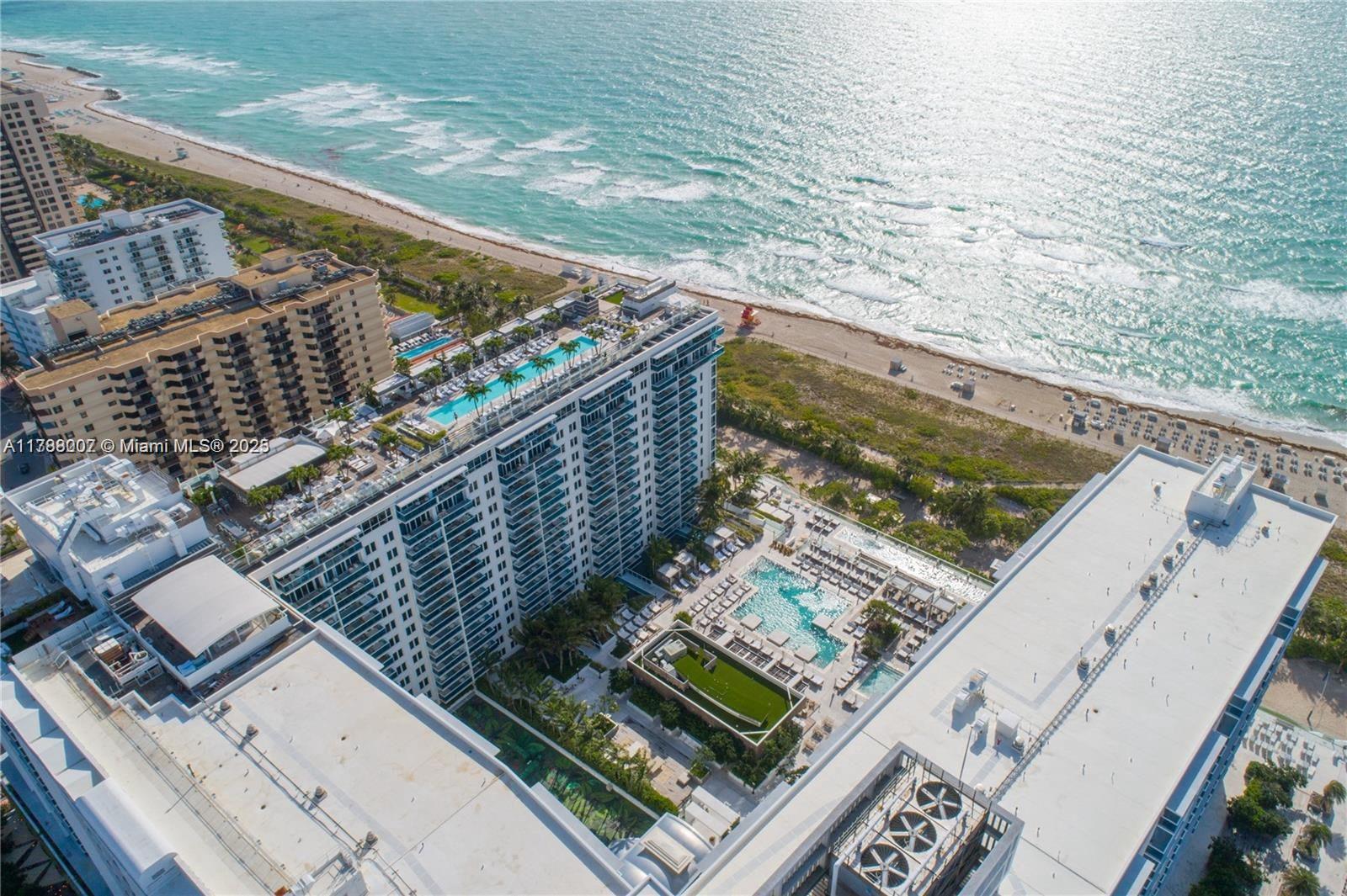 2301 Collins Ave 425, Miami Beach, Miami-Dade County, Florida - 1 Bedrooms  
2 Bathrooms - 