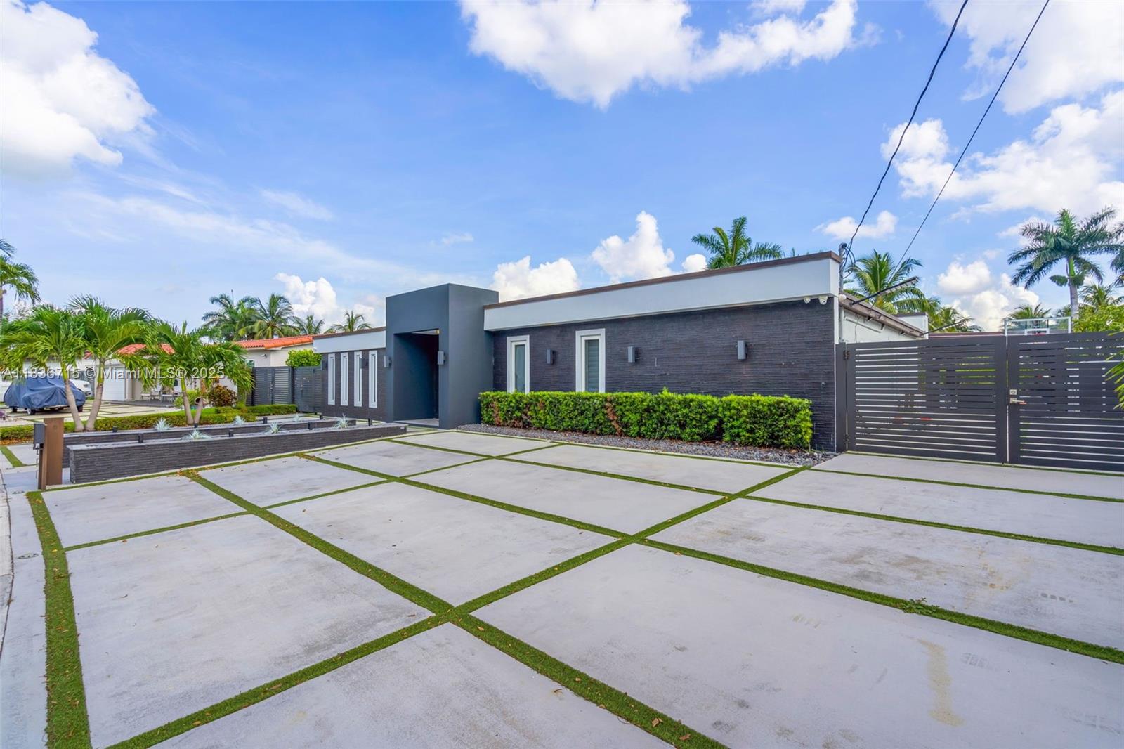 8241 NW 182nd St, Hialeah, FL, 33015/$1,499,000 2 8241 NW 182nd St