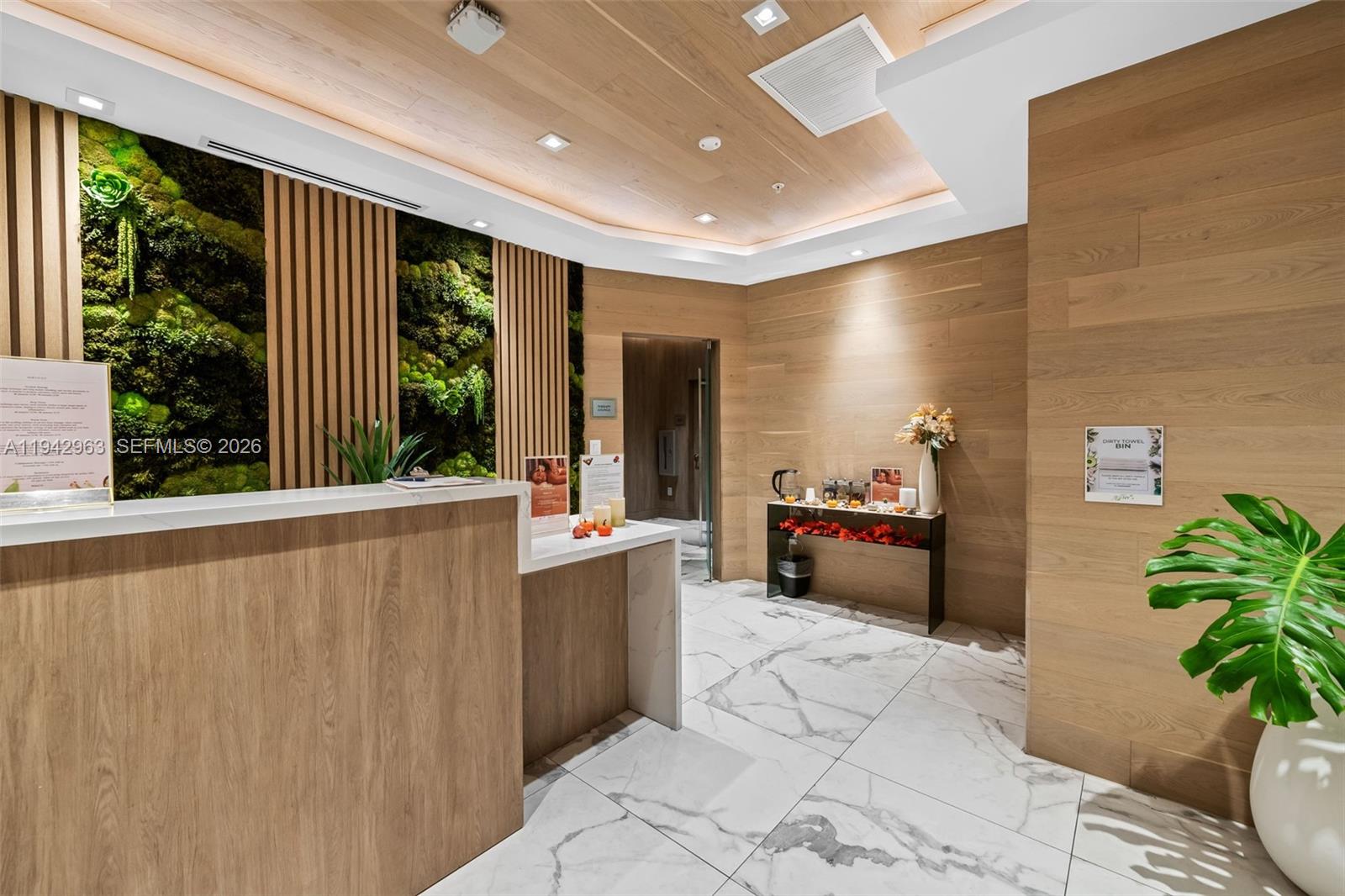 IVY CONDO - Residential Lease