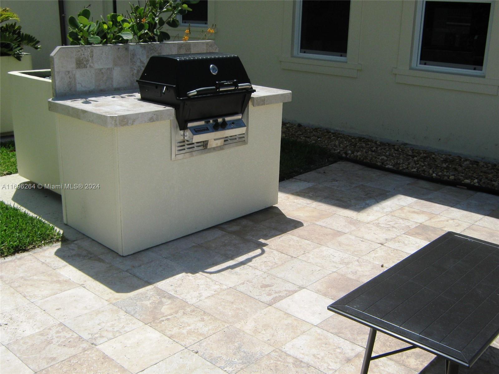 TEQUESTA TOWERS CONDO - Residential