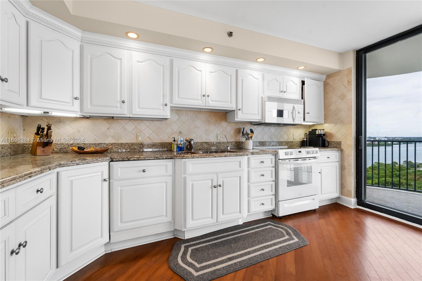 TEQUESTA TOWERS CONDO - Residential