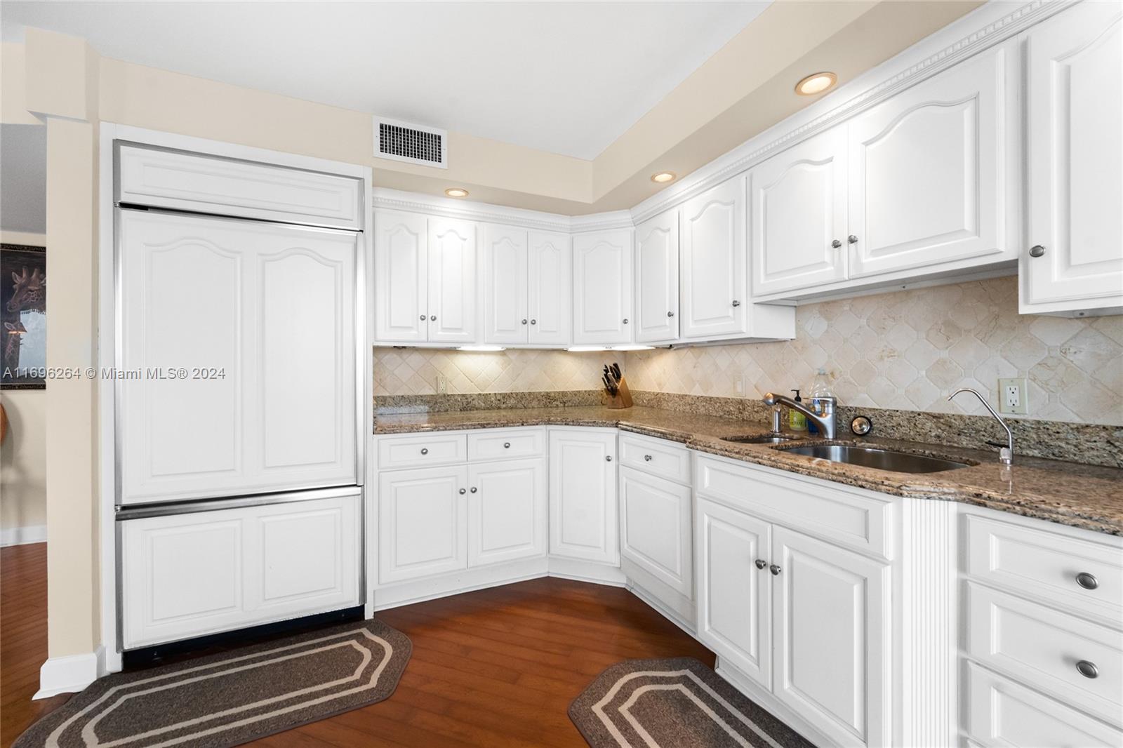 TEQUESTA TOWERS CONDO - Residential
