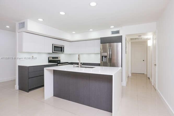 7126 Ballantrae Ct