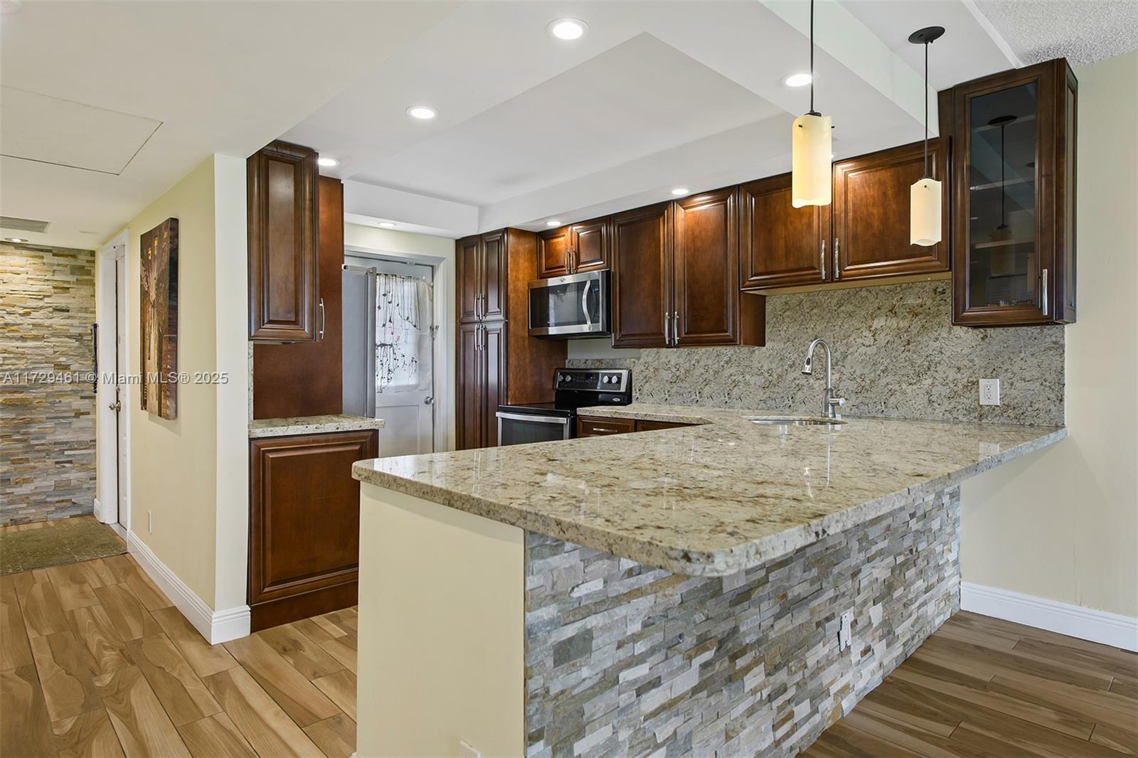 3050 N Palm Aire Dr 501