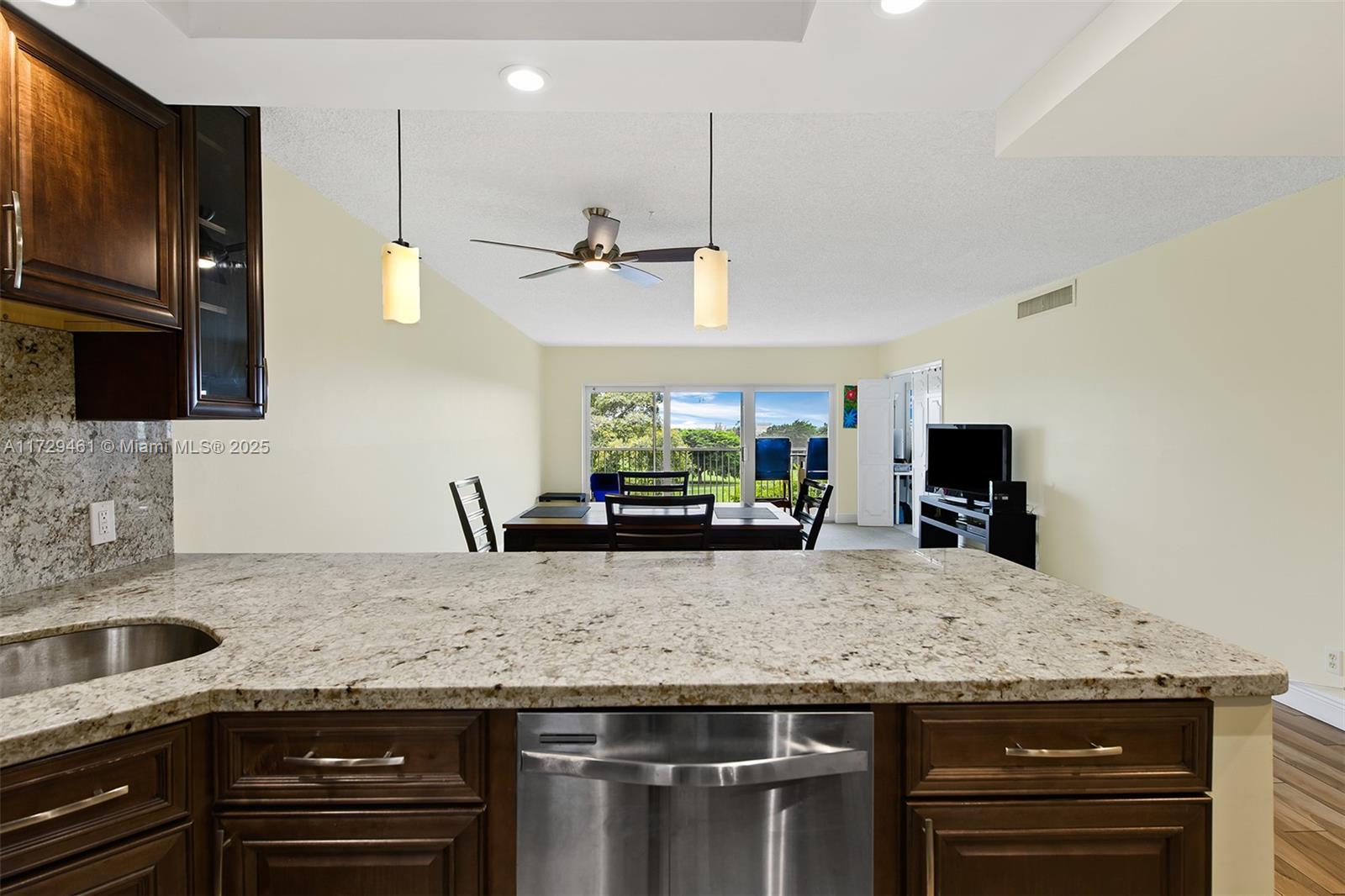 3050 N Palm Aire Dr 501