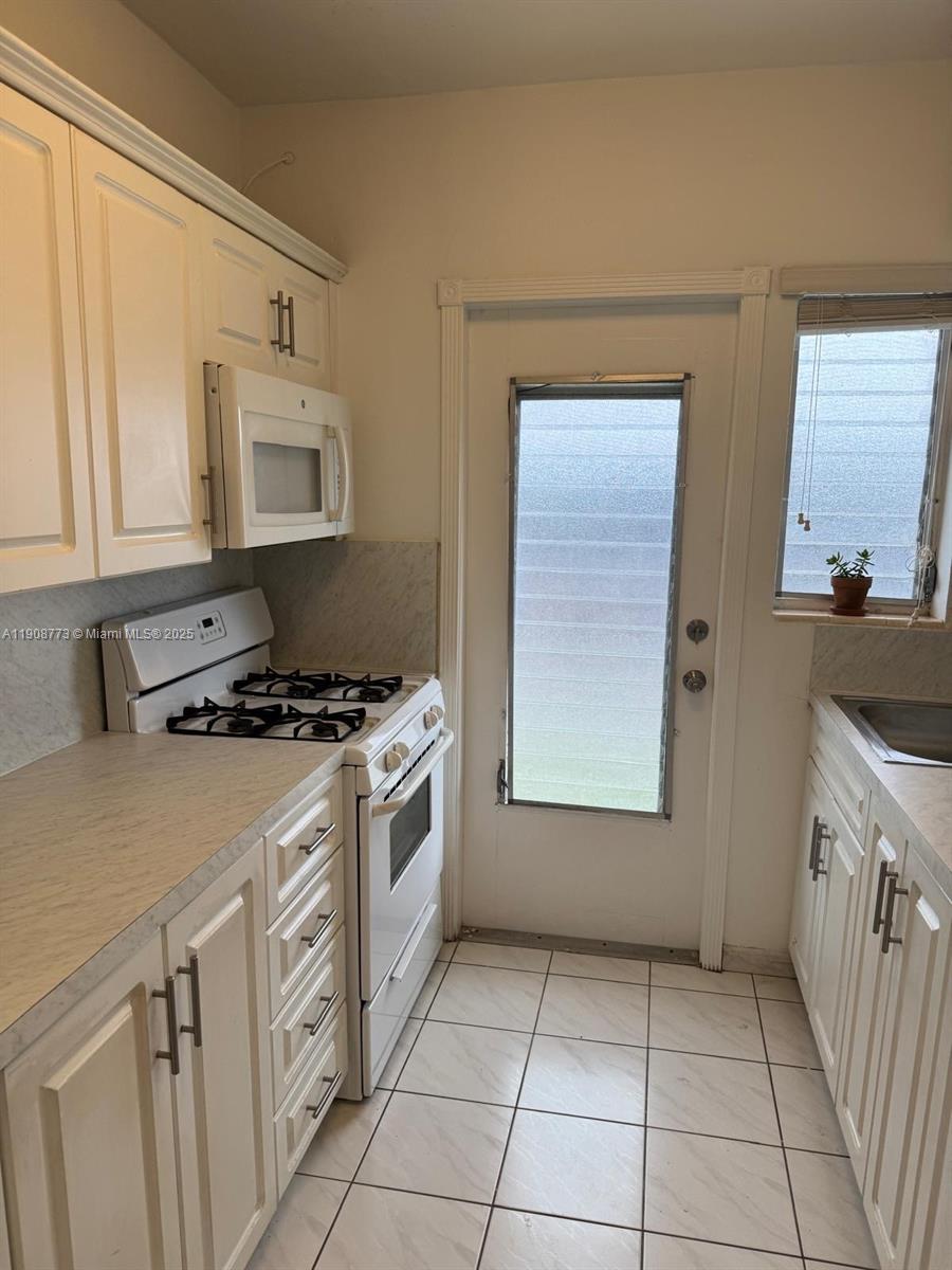 THE LIDO CONDO - Residential Lease