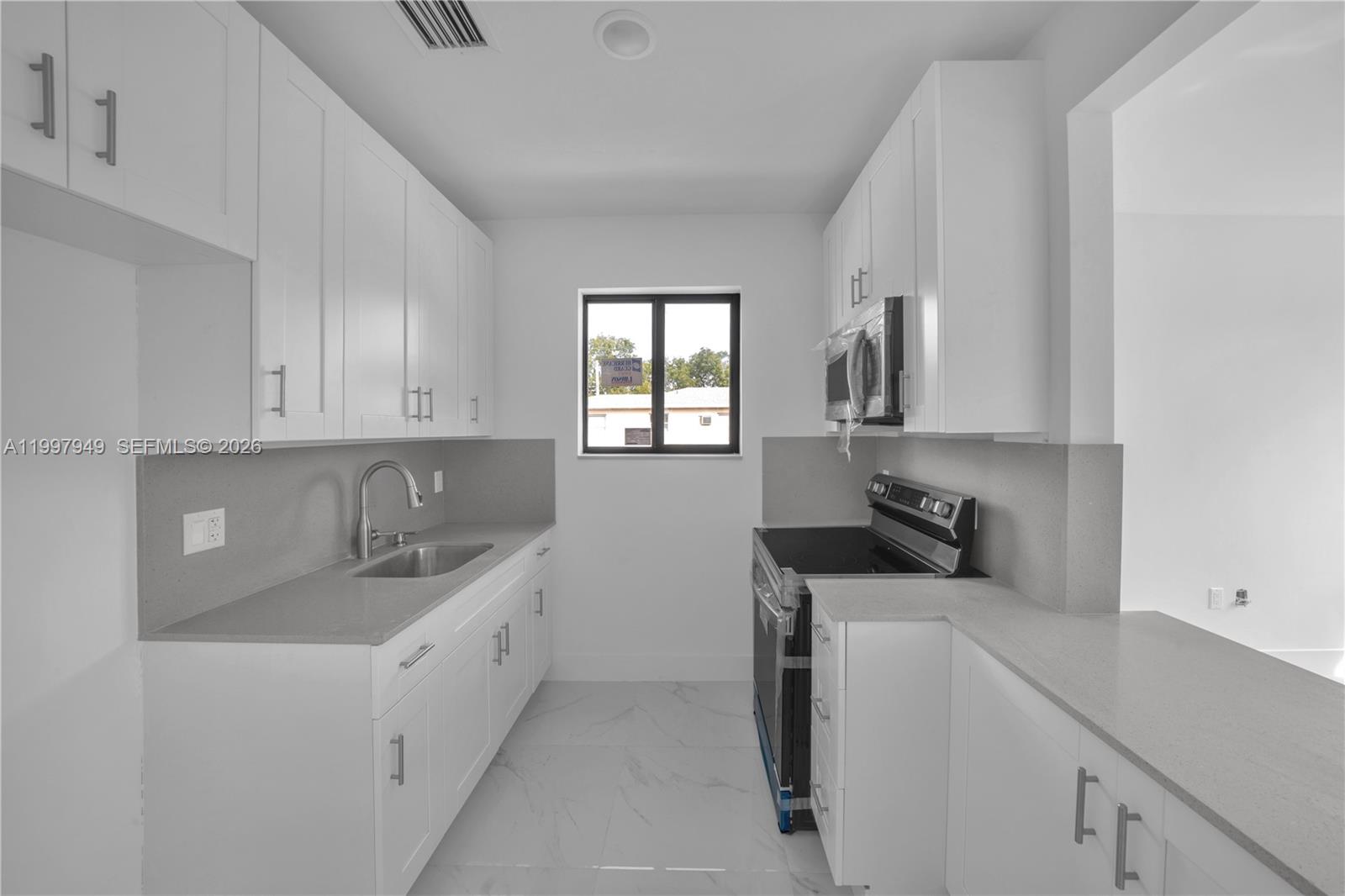 BEACOM MANOR - Residential Income