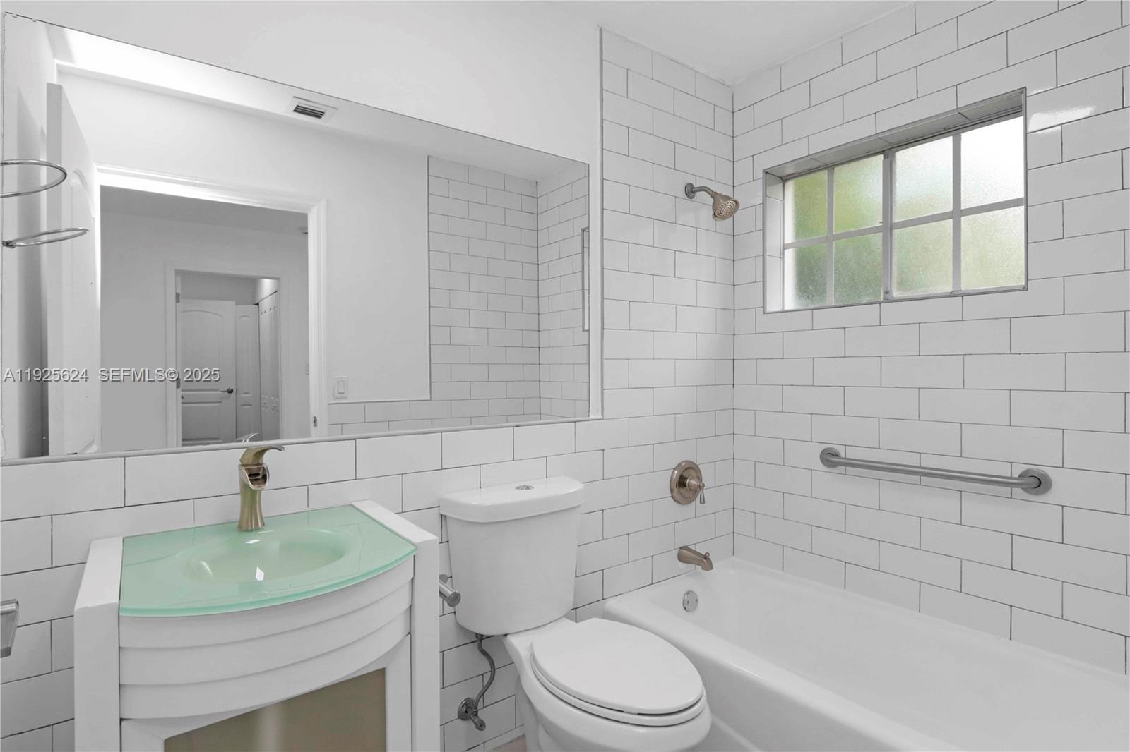 TAMIAMI PLACE PLAN NO 3 - Residential Lease