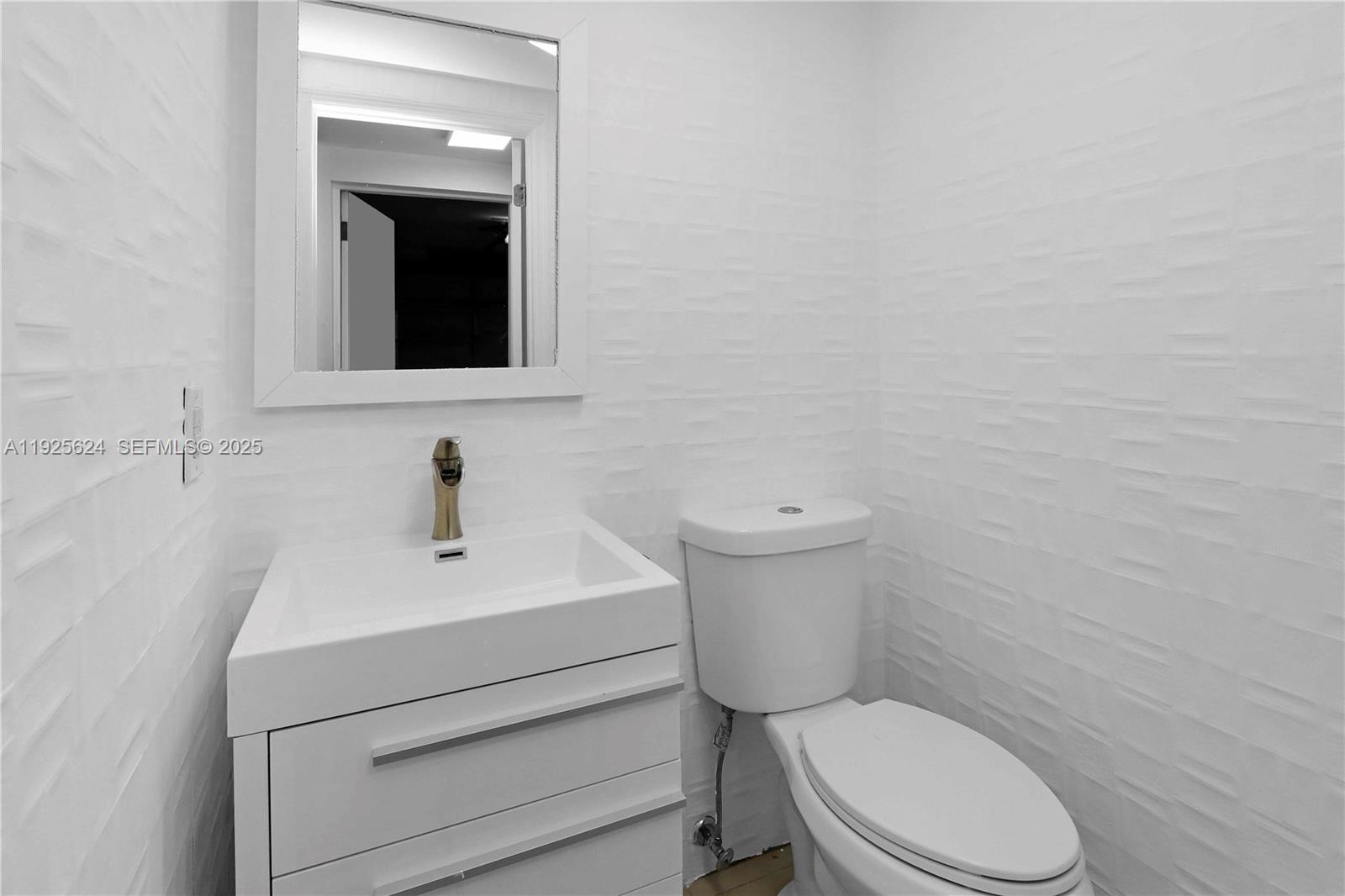 TAMIAMI PLACE PLAN NO 3 - Residential Lease