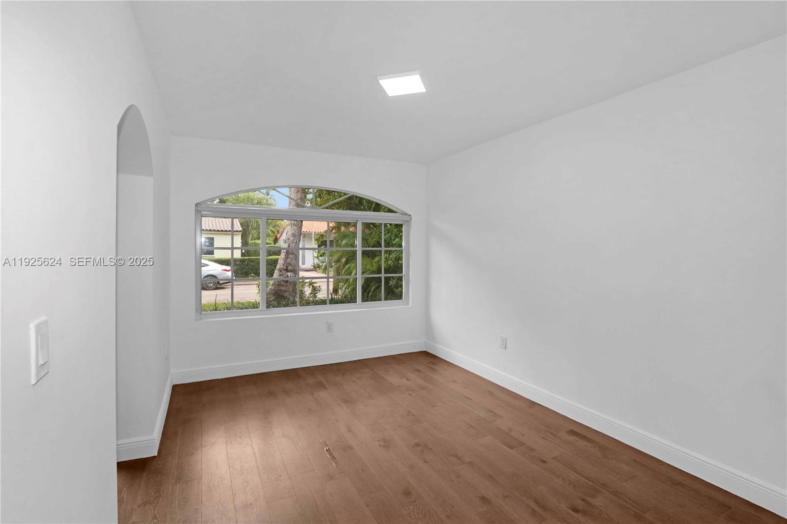 TAMIAMI PLACE PLAN NO 3 - Residential Lease