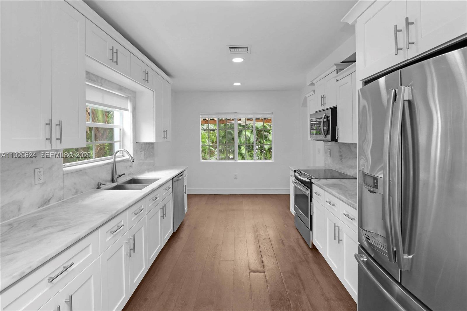 TAMIAMI PLACE PLAN NO 3 - Residential Lease