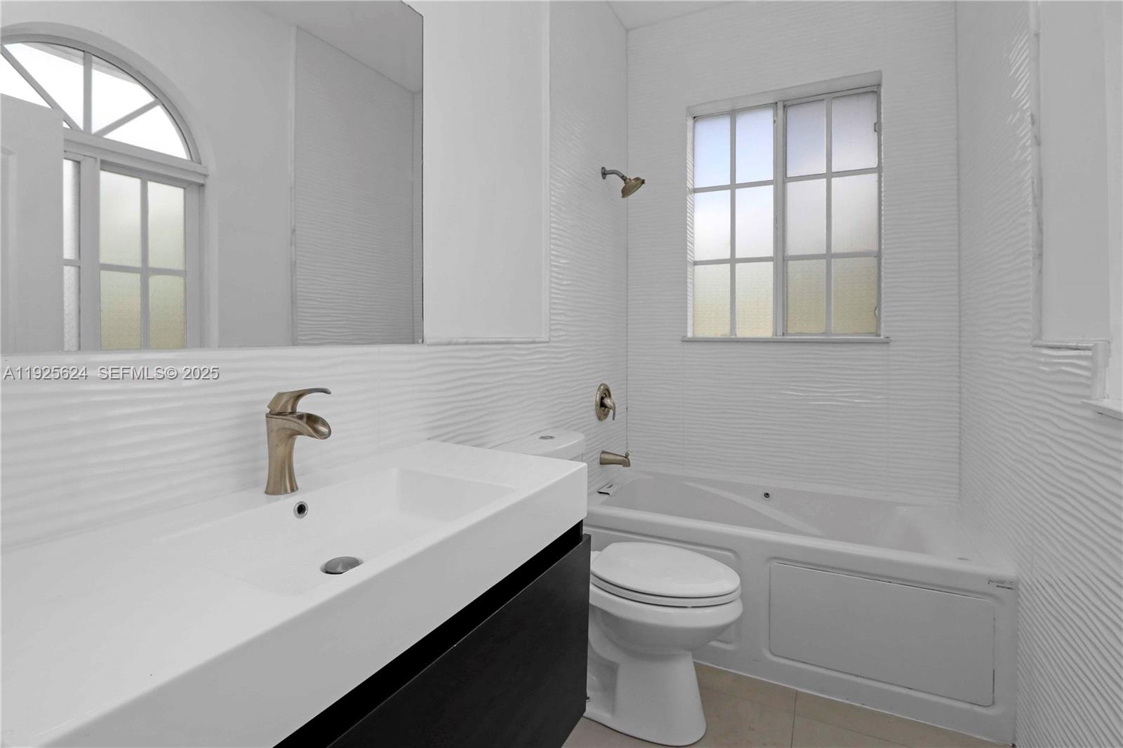 TAMIAMI PLACE PLAN NO 3 - Residential Lease