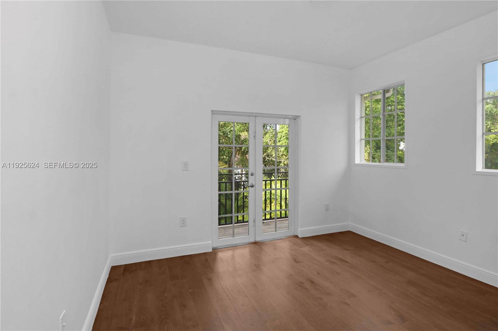 TAMIAMI PLACE PLAN NO 3 - Residential Lease