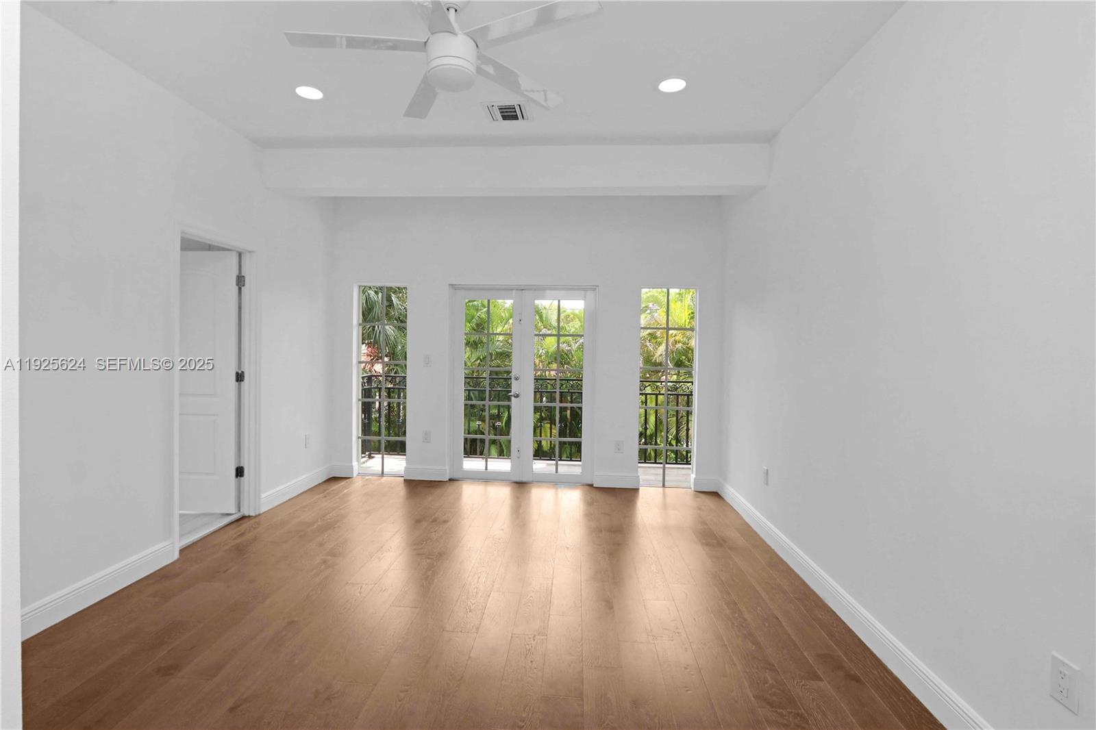 TAMIAMI PLACE PLAN NO 3 - Residential Lease