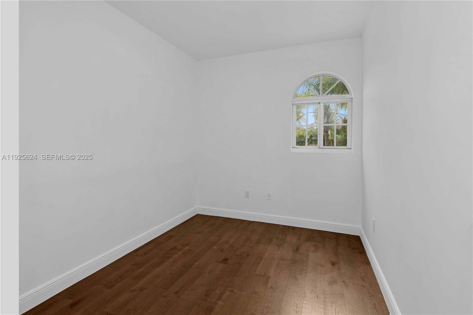 TAMIAMI PLACE PLAN NO 3 - Residential Lease