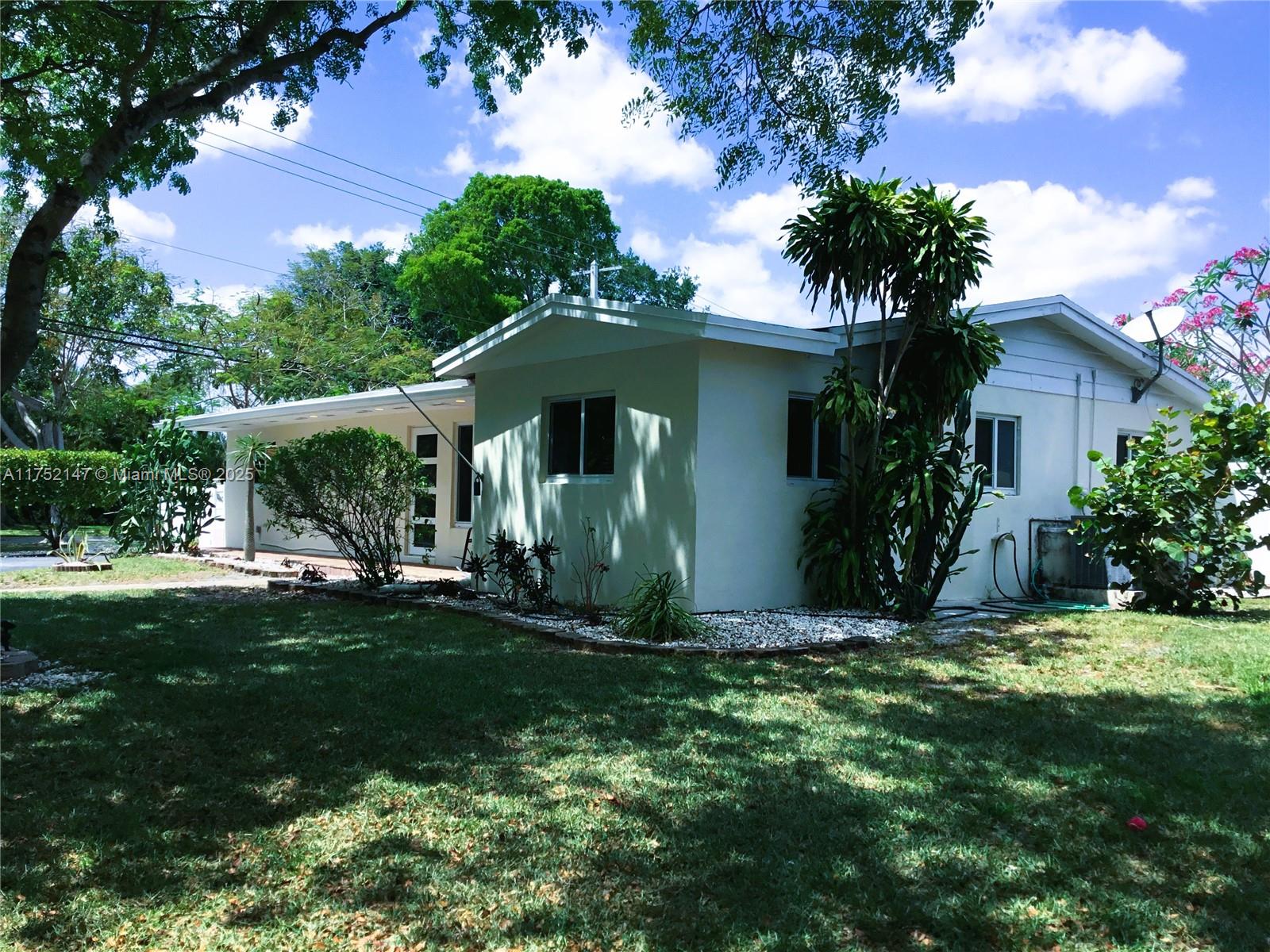 Rental Property at 5881 Sw 15th St, Plantation, Miami-Dade County, Florida - Bedrooms: 3 
Bathrooms: 2  - $4,200 MO.