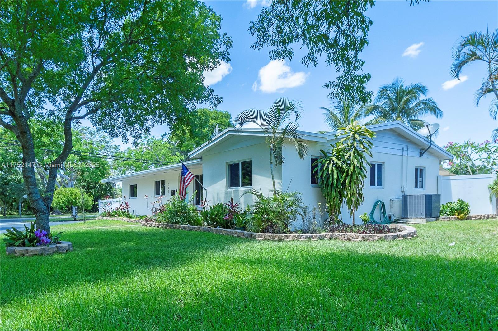 Rental Property at 5881 Sw 15th St, Plantation, Miami-Dade County, Florida - Bedrooms: 3 
Bathrooms: 2  - $4,500 MO.