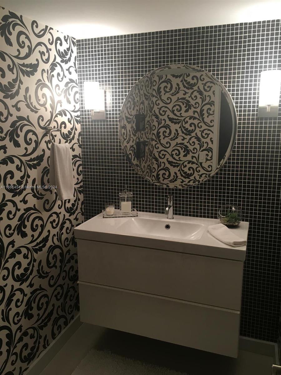 KENNEDY HOUSE CONDO - Residential