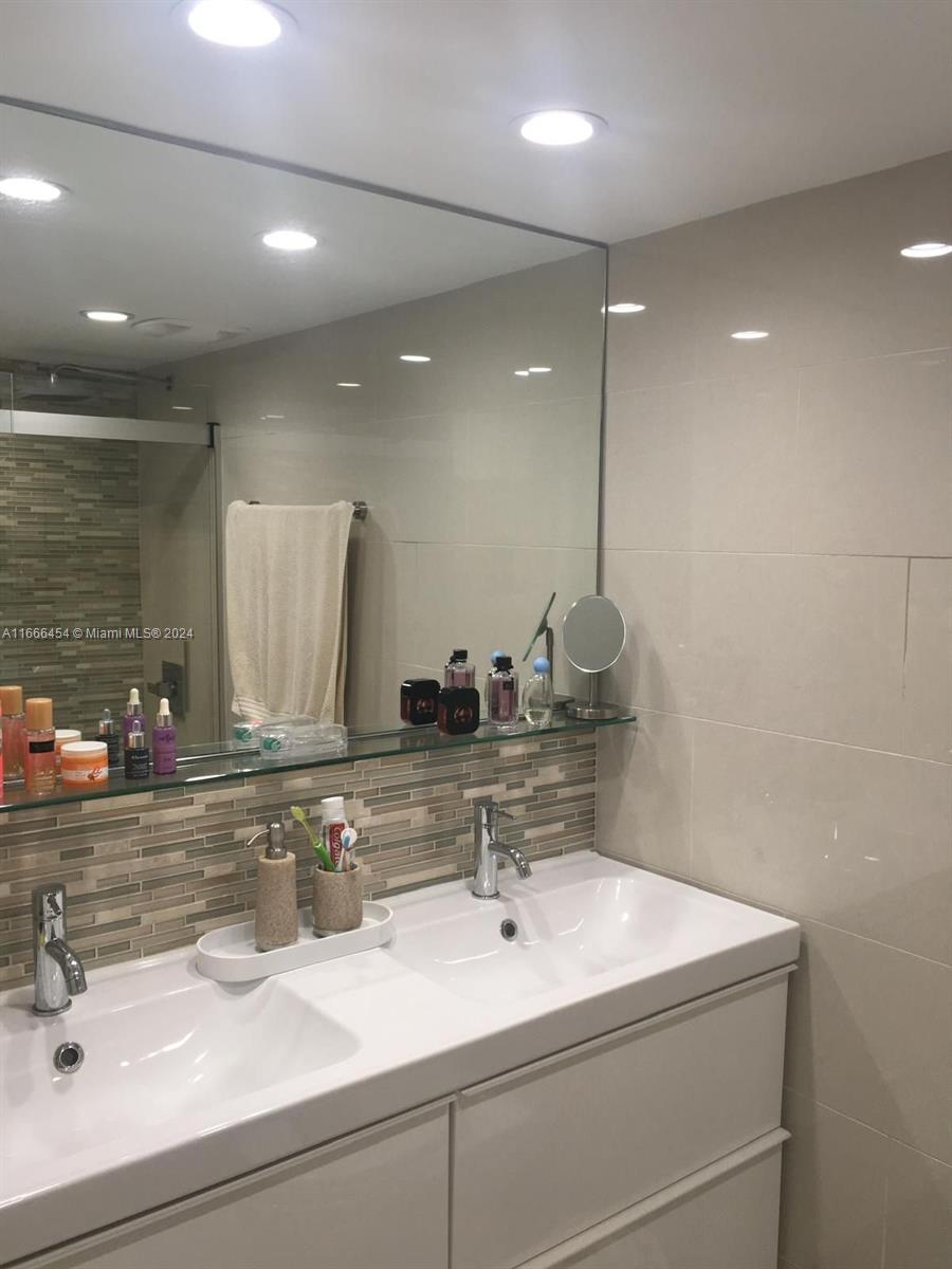 KENNEDY HOUSE CONDO - Residential