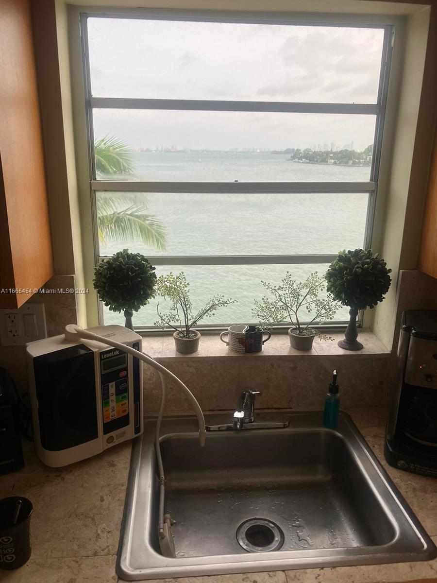 KENNEDY HOUSE CONDO - Residential