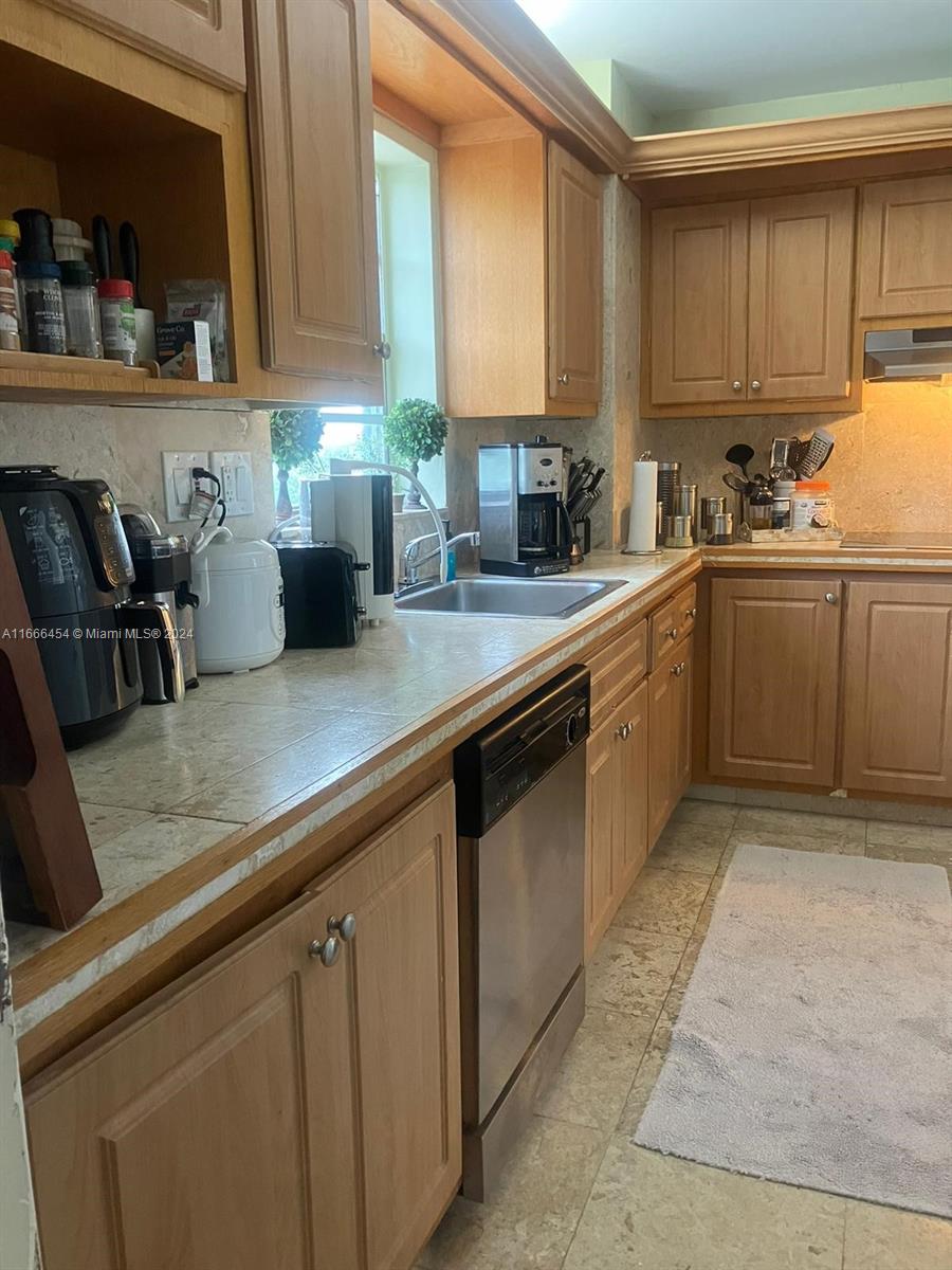 KENNEDY HOUSE CONDO - Residential