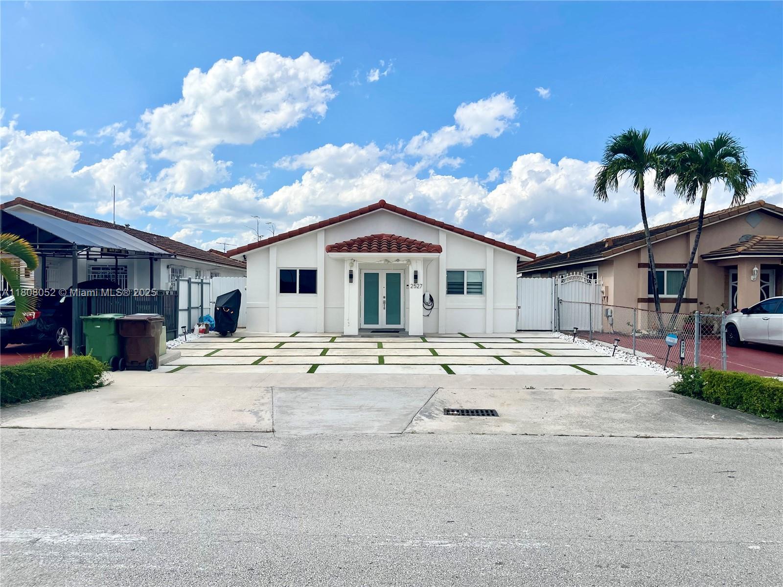 2527 W 71st Pl, Hialeah, Miami-Dade County, Florida - 3 Bedrooms  
1 Bathrooms - 