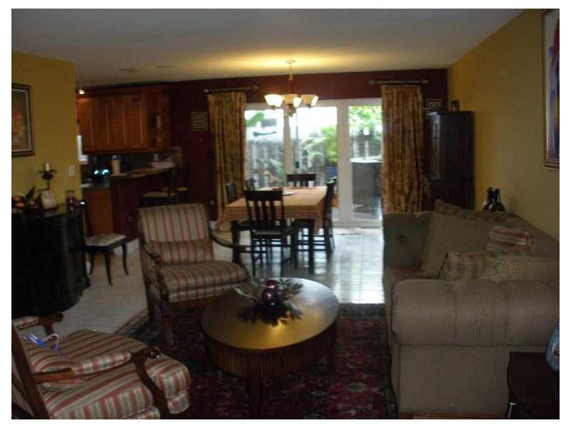 BEAUTIFUL 2 STORY HOMES. VERY LARGE KITCHEN, GRANITE COUNTER TOP. GARAGE CONVERTED TO FAMILY ROOM. SHOW IT AND YOUR TENANT WILL FALL IN LOVE WITH.