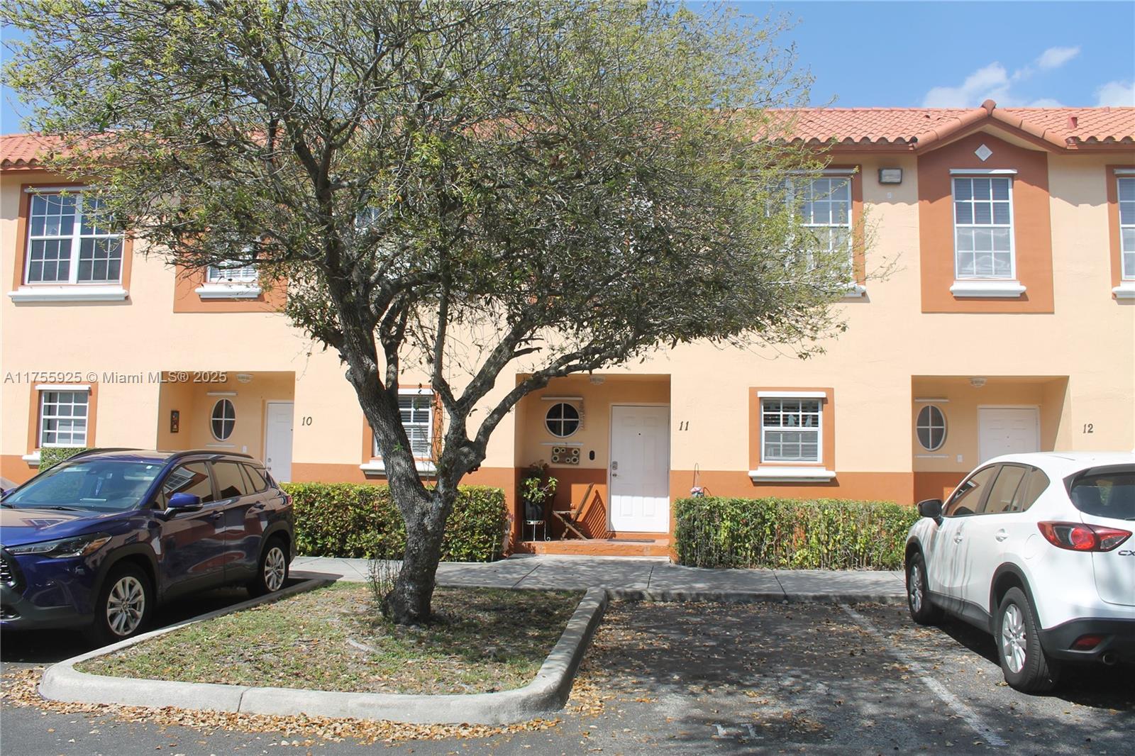 Property for Sale at 2314 Johnson St 11B, Hollywood, Broward County, Florida - Bedrooms: 3 
Bathrooms: 3  - $375,000