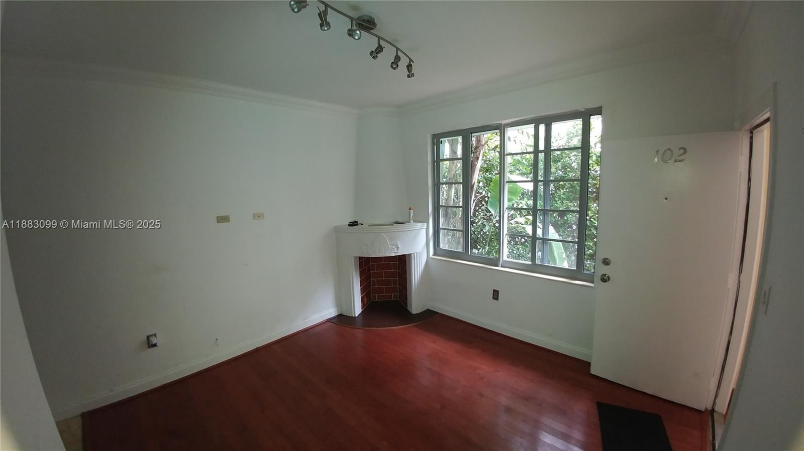 MERIDIAN PARK CONDO - Residential Lease