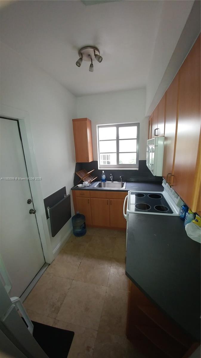 MERIDIAN PARK CONDO - Residential Lease