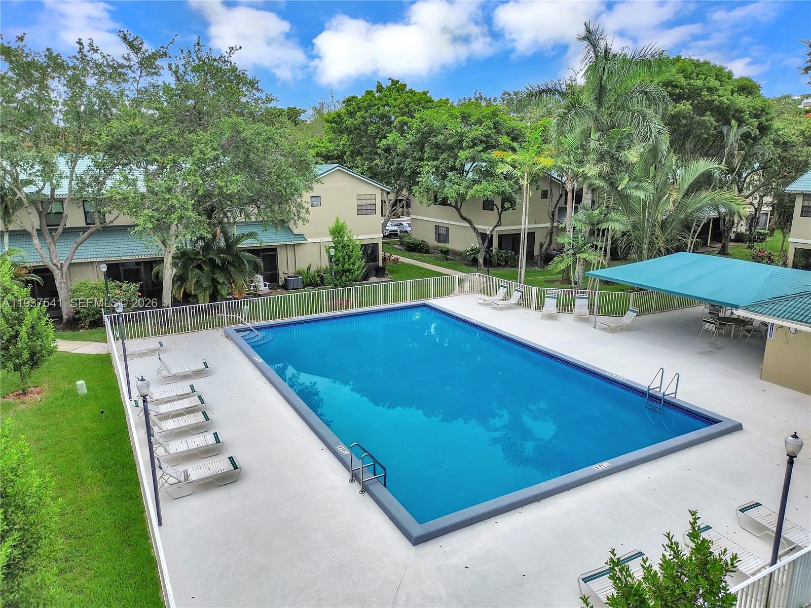 VILLAGE TOWNHOUSES-JACARA - Residential