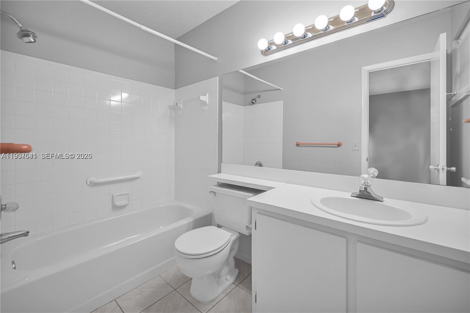 VILLAGE TOWNHOUSES-JACARA - Residential